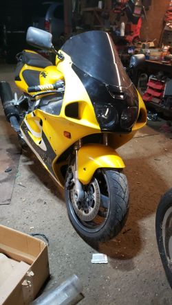 2001 Kawasaki Zx7 for Sale in Harlingen, TX - OfferUp