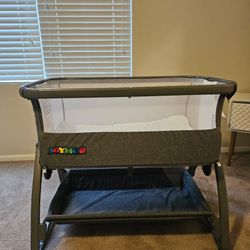 Joymor Bassinet Barely Used 