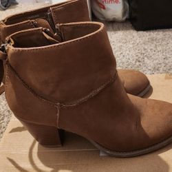 Used Brown Boot size 7