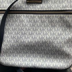 Michael Kors Bedford Signature Flat crossbody