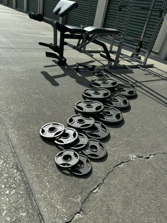 Olympic weight set home garage gym set
Cage with pulley system 