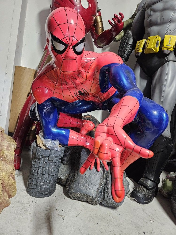 LIFE SIZE STATUE SPIDER MAN