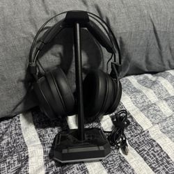 Razer Nari Essential Gaming Headset (With RGB Headphone Stand)- Black