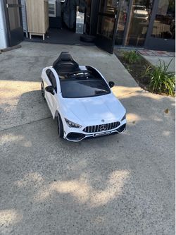 New Mercedes-Benz Battey-Powered Vehicle with Parental Remote Control/Soft Start/3 Speeds/Horn & LED for Children Ages 3-6 Years-White