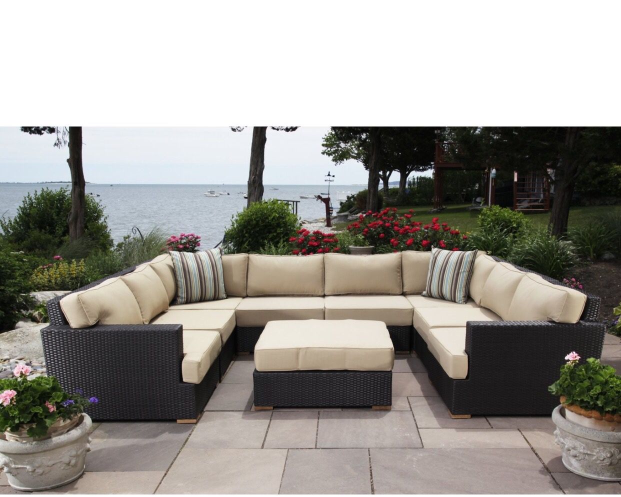 New and fresh outdoor sectional couch 🛋 in 📦