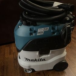 Makita Vacuum 