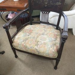 VINTAGE ACCENT CHAIR ORIGINAL FINISH AND UPHOLSTERY VERY STURDY 