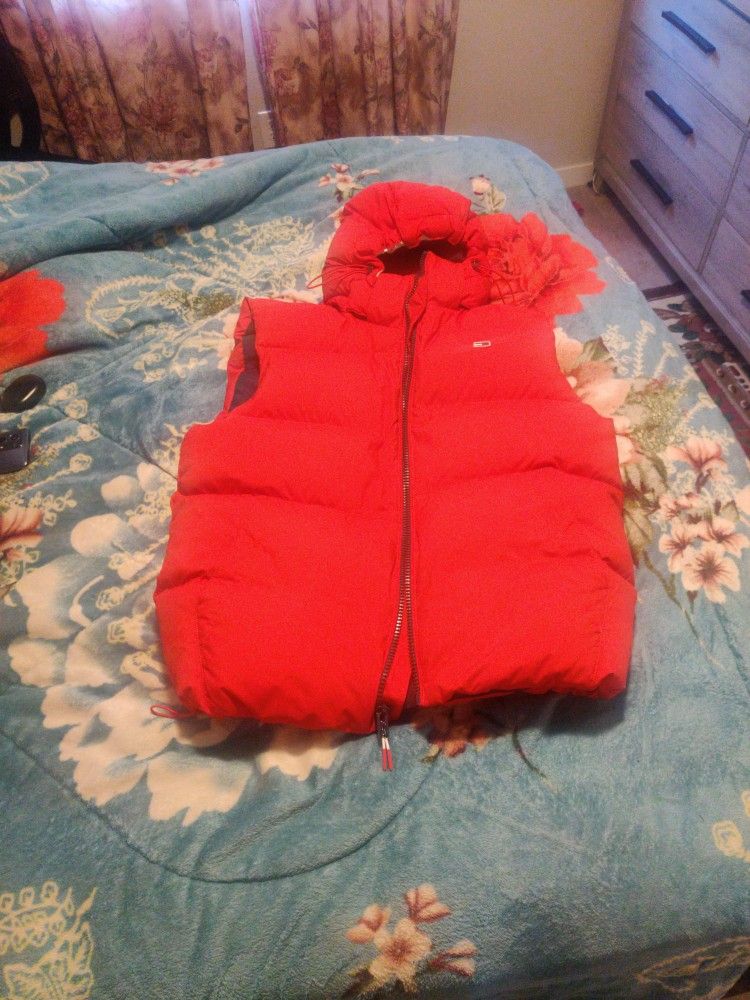 Tommy Jeans Puffer Vest Jacket, Red, Medium. 