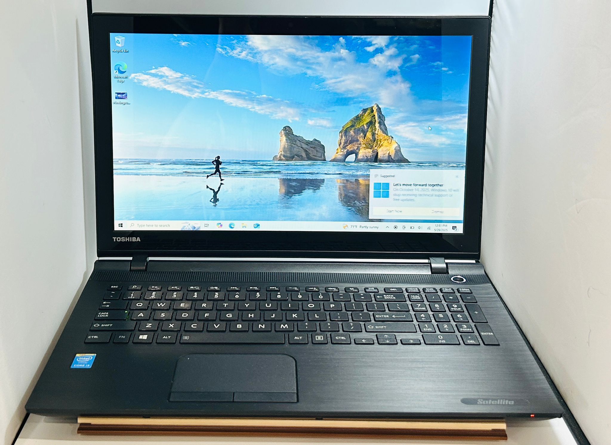TOSHIBA Satellite C55T-C 15” TouchScreen Core i3 6GB 120GB SSD Windows 10