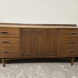 MCM Broyhill Sculptra Triple Dresser