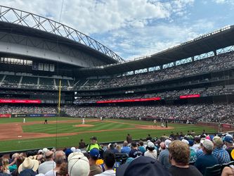 Mariners / Cubs Tickets Today 8/22 Saturday