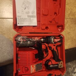 Milwaukee M18 18V Lithium-Ion Brushless Cordless 1/2 in. Compact Hammer Drill/Driver Kit. 