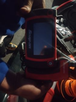 Es Una Máquina Para Checar Carros Tiene Cámara Para Ver  Adentro De Los Cilindros Creo Es Snapon.
