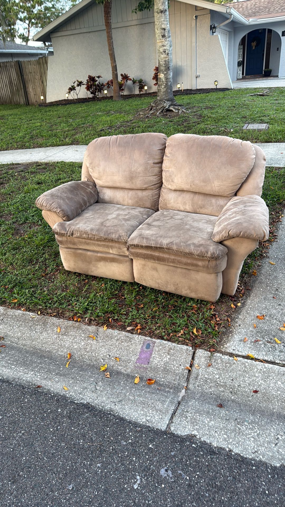 Free Love Seat. Curb Alert