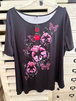 Rosegal T shirt in Black Background with Pink Butterfly and Floral Design 5x