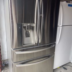 LG 4 Door French Door In Door Refrigerator 