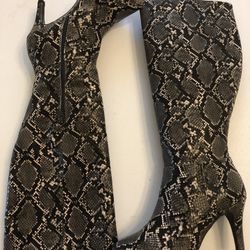 Size 7 Boots  Women 