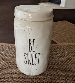 “BE SWEET” Bee hive cookie jar .
