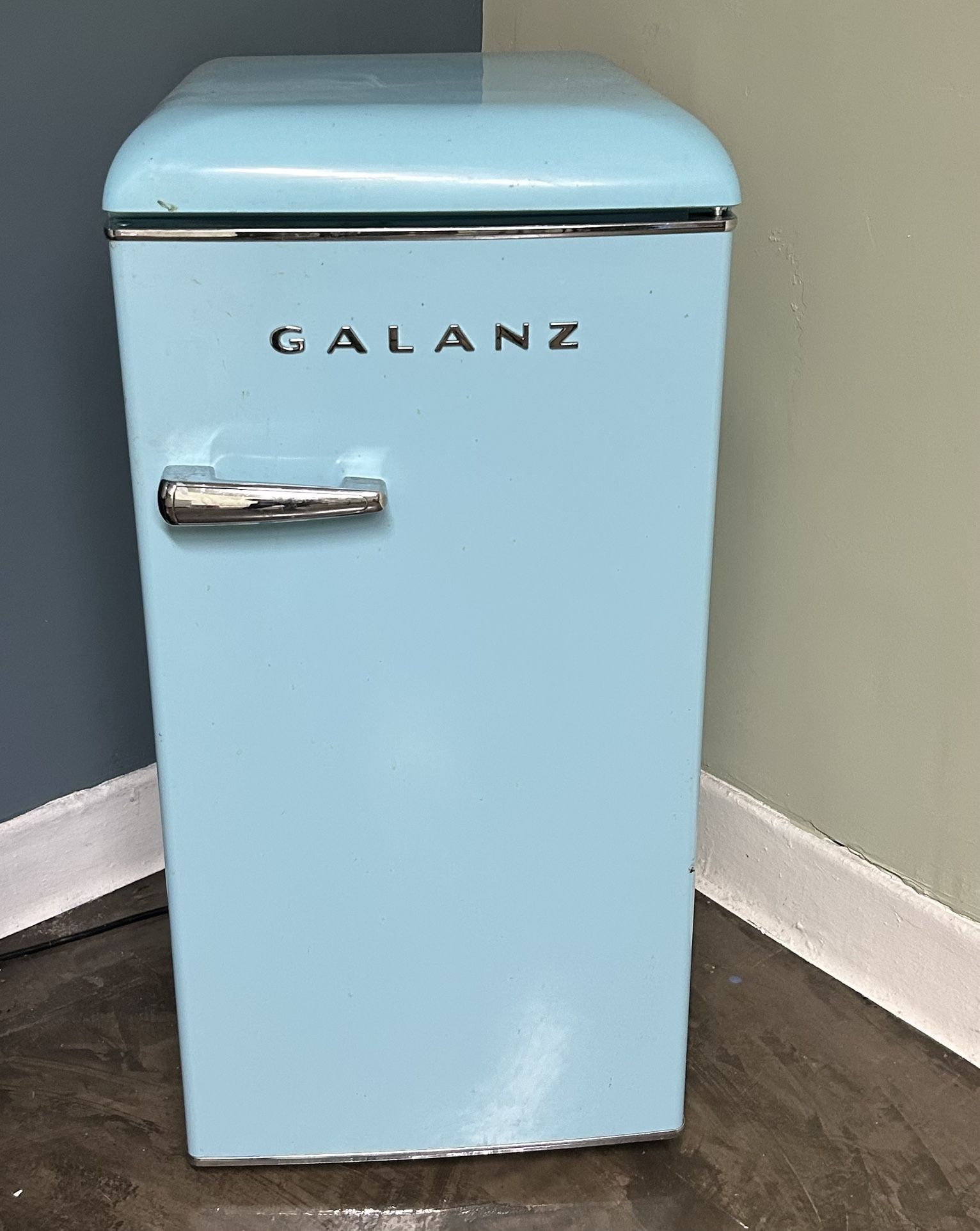 Galanz Retro Mini-fridge