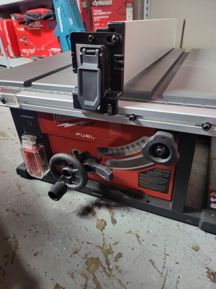 MILWAUKEE M18 FUEL BRUSHLESS 8-1/4 TABLE SAW LIKE NEW TOOL ONLY 