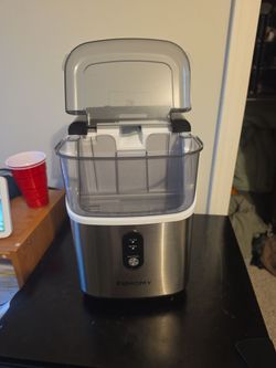 Portable ice maker