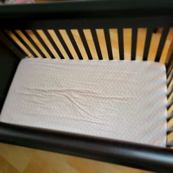 baby Crib  Sorelle 