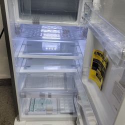 LG 6.0 cu. ft. Single Door Refrigerator with Inverter Compressor and Pocket Handle in Platinum Silver