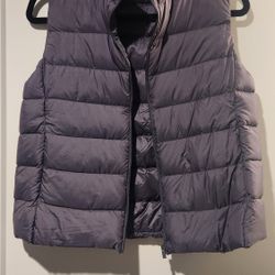 NWOT Uniqlo Ultra Light Down Puffer Vest, Gray, S