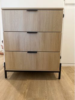Reeded Mid-Century Modern Coastal Oak Wood 3-Drawer 30.38 in. W Chest of Drawers