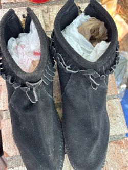 Ladies Size 8 Black Leather Moccasins 10.00