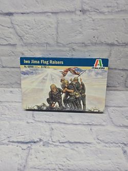 Italeri 1:72 Scale Model Iwo Jima Flag Raisers No.6098