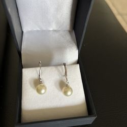 PEARL DANGLING EARINGS