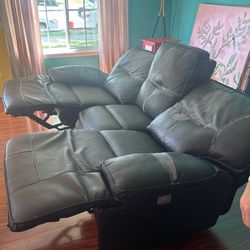 Free Working Recliner 