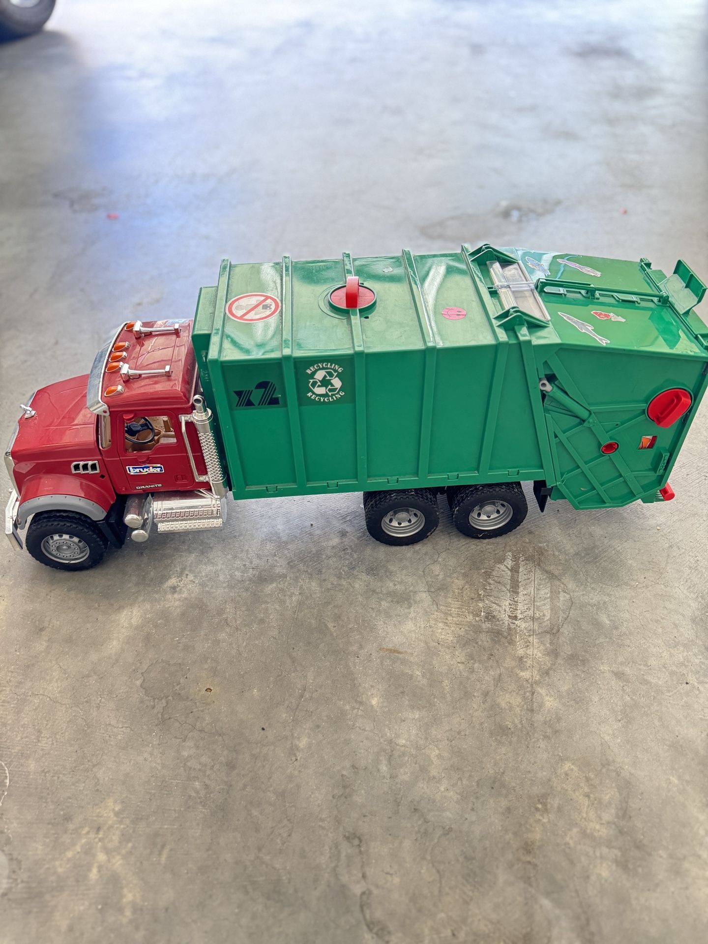 Bruder Mack Granite Garbage Truck (Ruby red-Green)