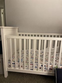 Crib- pottery barn kids Fillmore-White