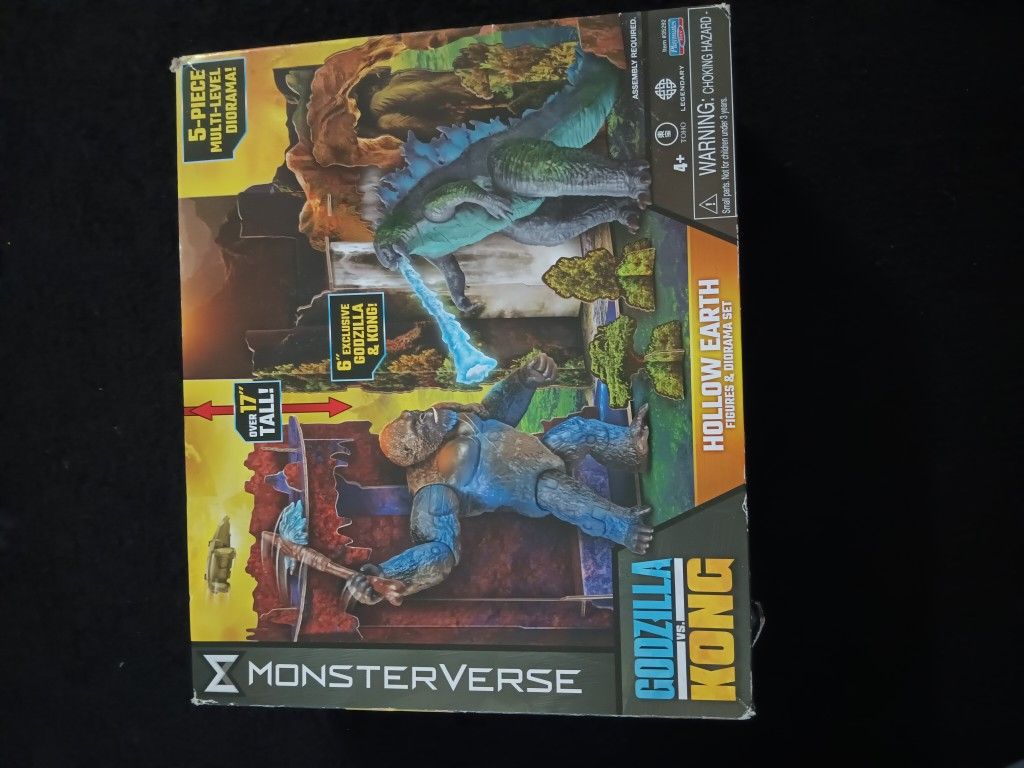 Godzilla Vs King Kong Hollow Earth Playset 