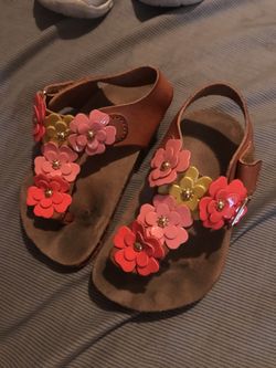 Cute sandles SIZE 5