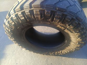 35x12.50R17 Razor MT Tire (1)