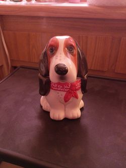 Pioneer Woman Bassett Hound Cookie Candy Jar Henry Dog Canister Red Bandana