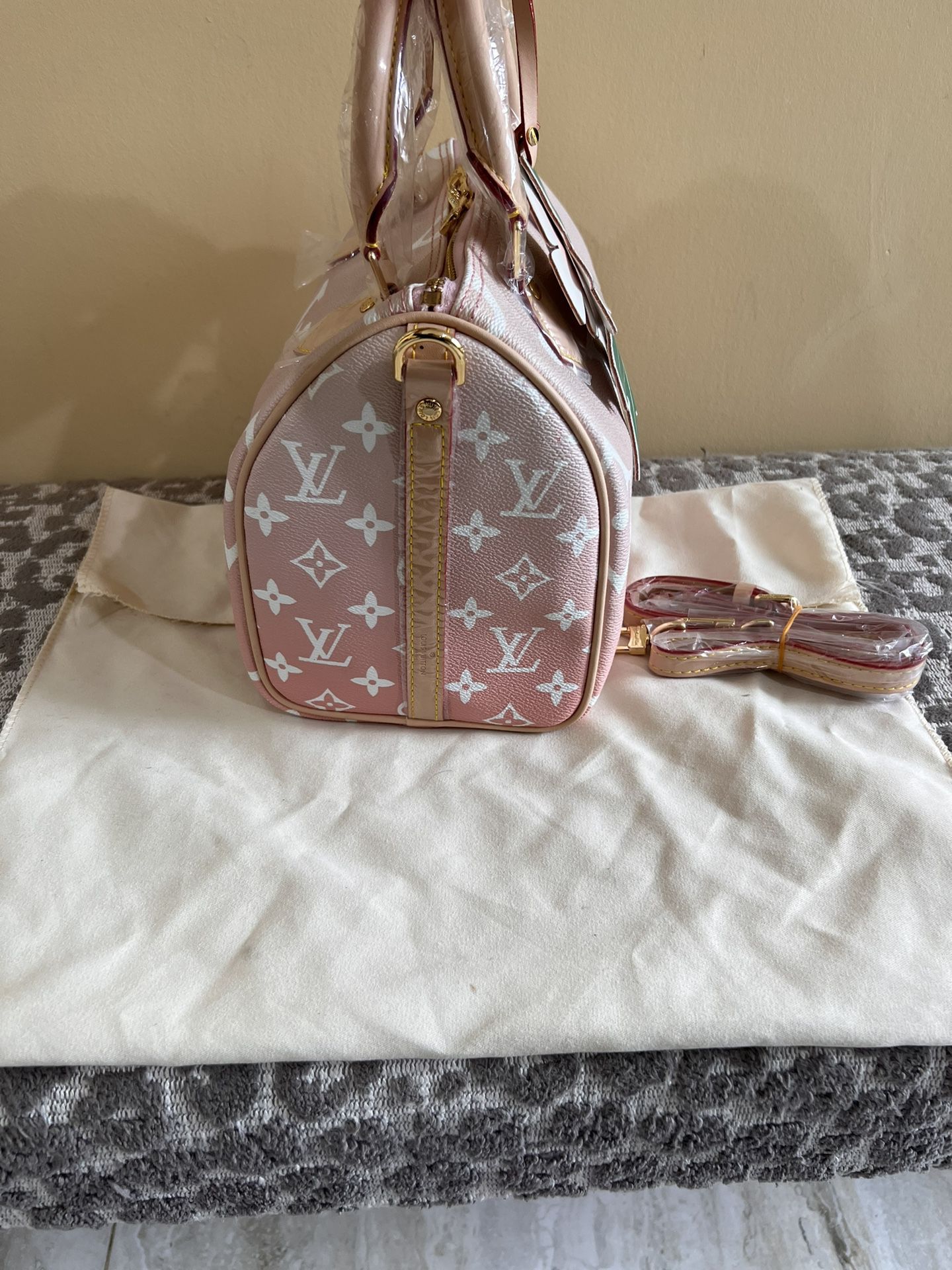 Woman Bag for Sale in Huntingtn Sta, NY - OfferUp