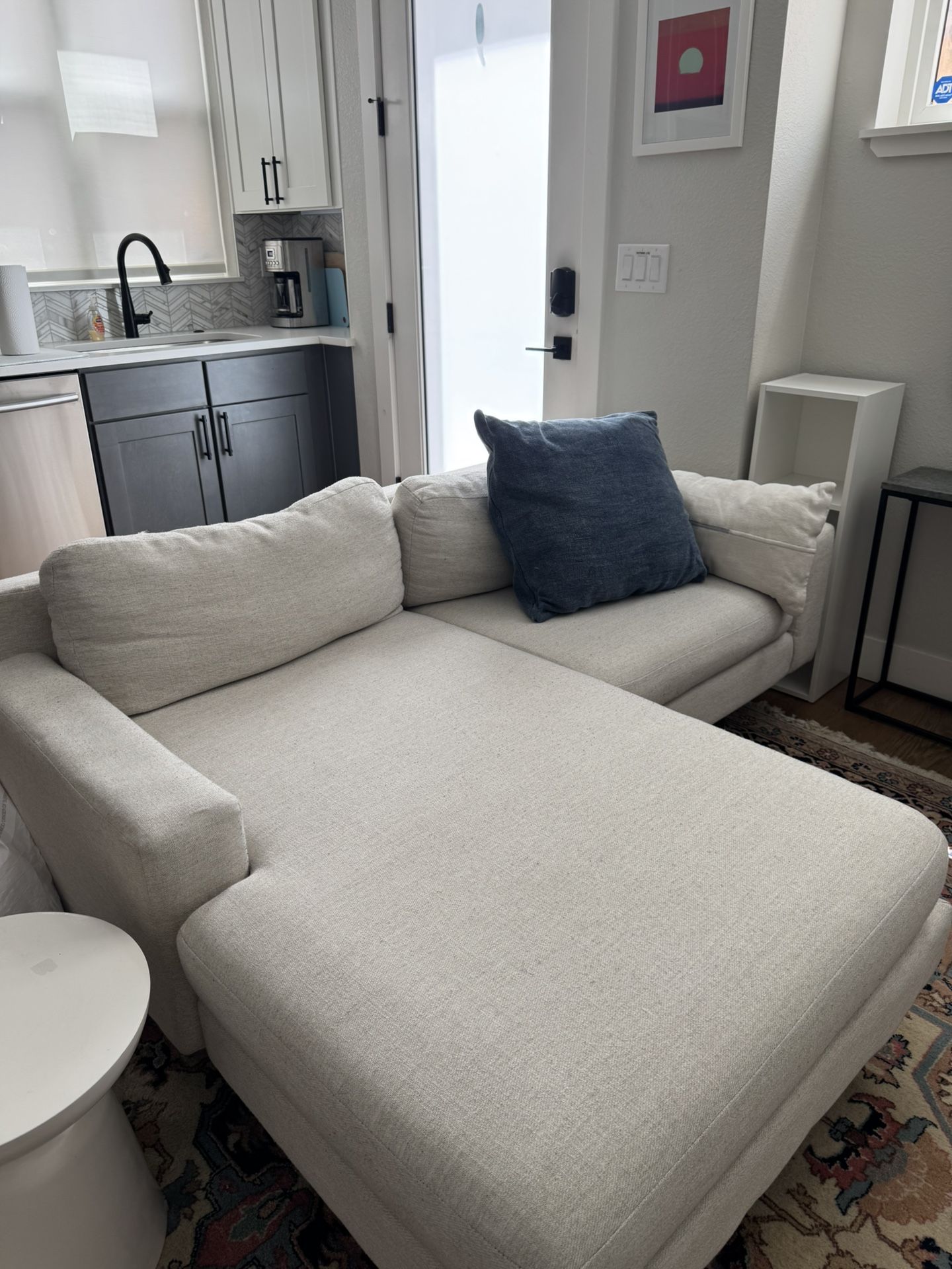 A Complete One-bedroom Apartment, Adu Or AirBNB