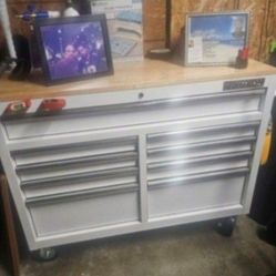 White tool box 9 drwrs