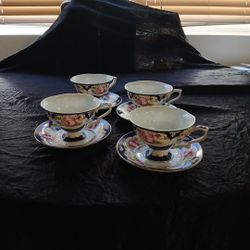 Set of 4 Teacups & Saucers 