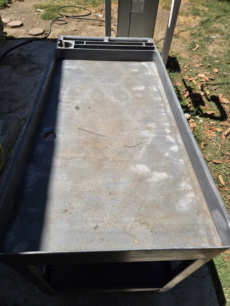 Rubbermaid Utility Cart