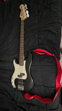 Left-Handed Squier Bass + Peavey Max 110 Bass Amp Package