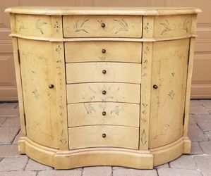 Wood chest of drawers