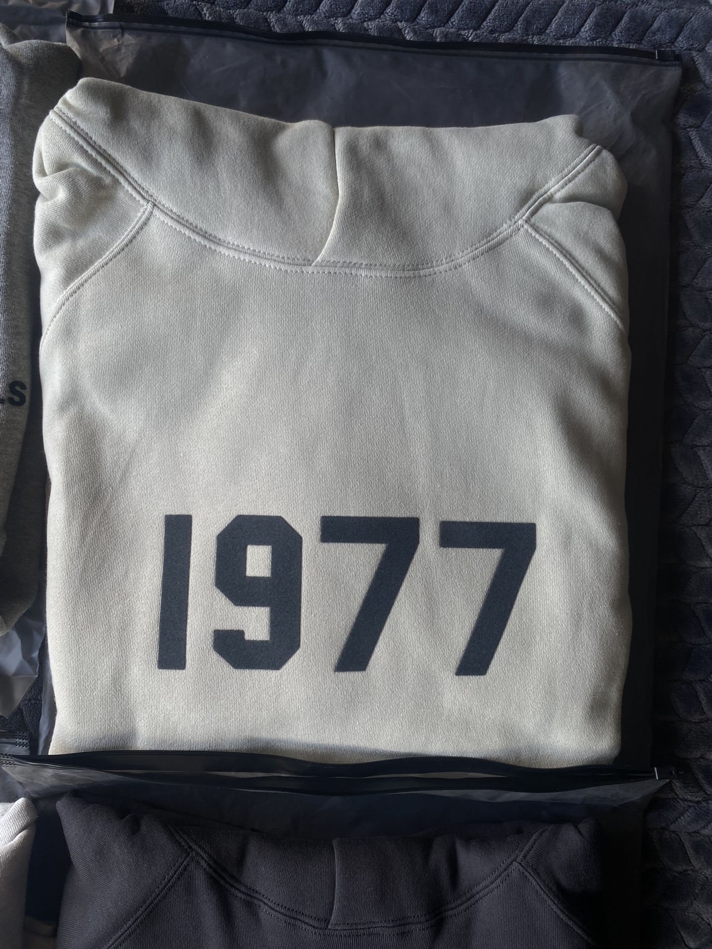Essentials Hoodie “M”