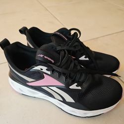 Reebok Women's Sneakers Size 10 NEW 