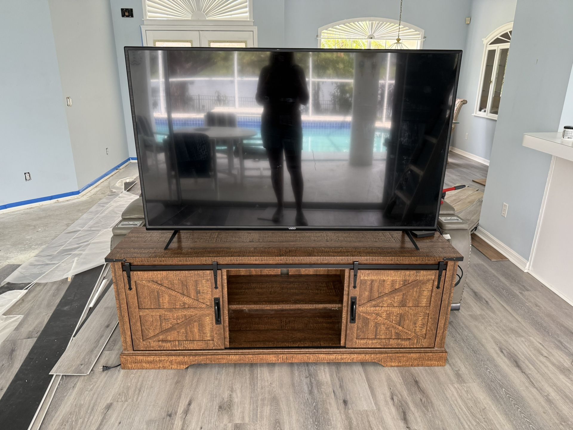 Tv & Stand