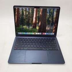 2022 Apple MacBook Air 13.6" M2 8C 3.5GHz 8GB RAM 256GB SSD A2681
